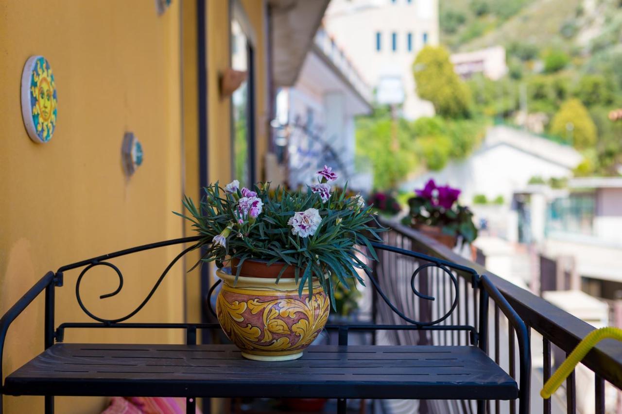 B&B La Casa Gialla タオルミーナ エクステリア 写真