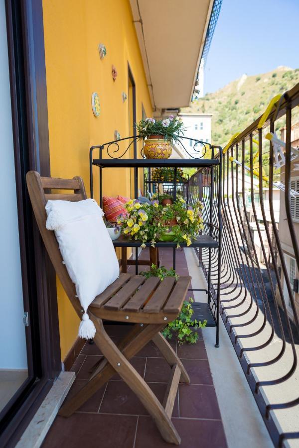 B&B La Casa Gialla タオルミーナ エクステリア 写真