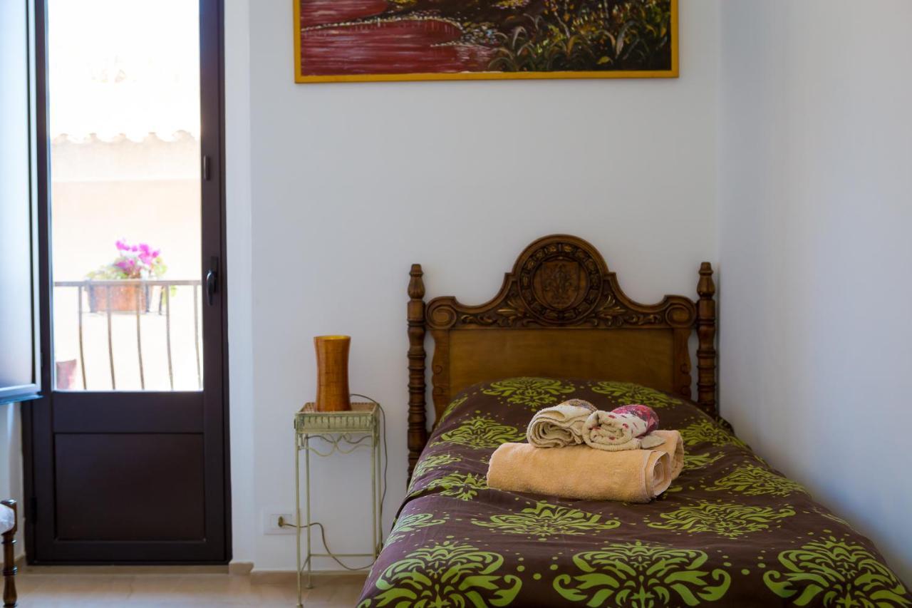 B&B La Casa Gialla タオルミーナ エクステリア 写真